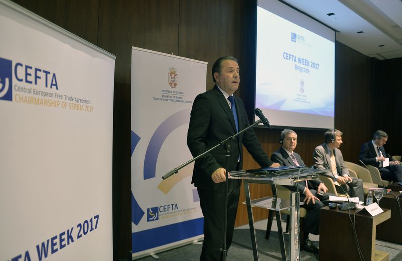 Beograd, 21. novembra 2017. - Ministar trgovine, turizma i telekomunikacija Rasim Ljajic i predsednik Privredne komore Srbije Marko Cadez na skupu "CEFTA nedelja 2017'' koji se odrzava u hotelu Metropol. FOTO TANJUG/ RADE PRELIC/ bk